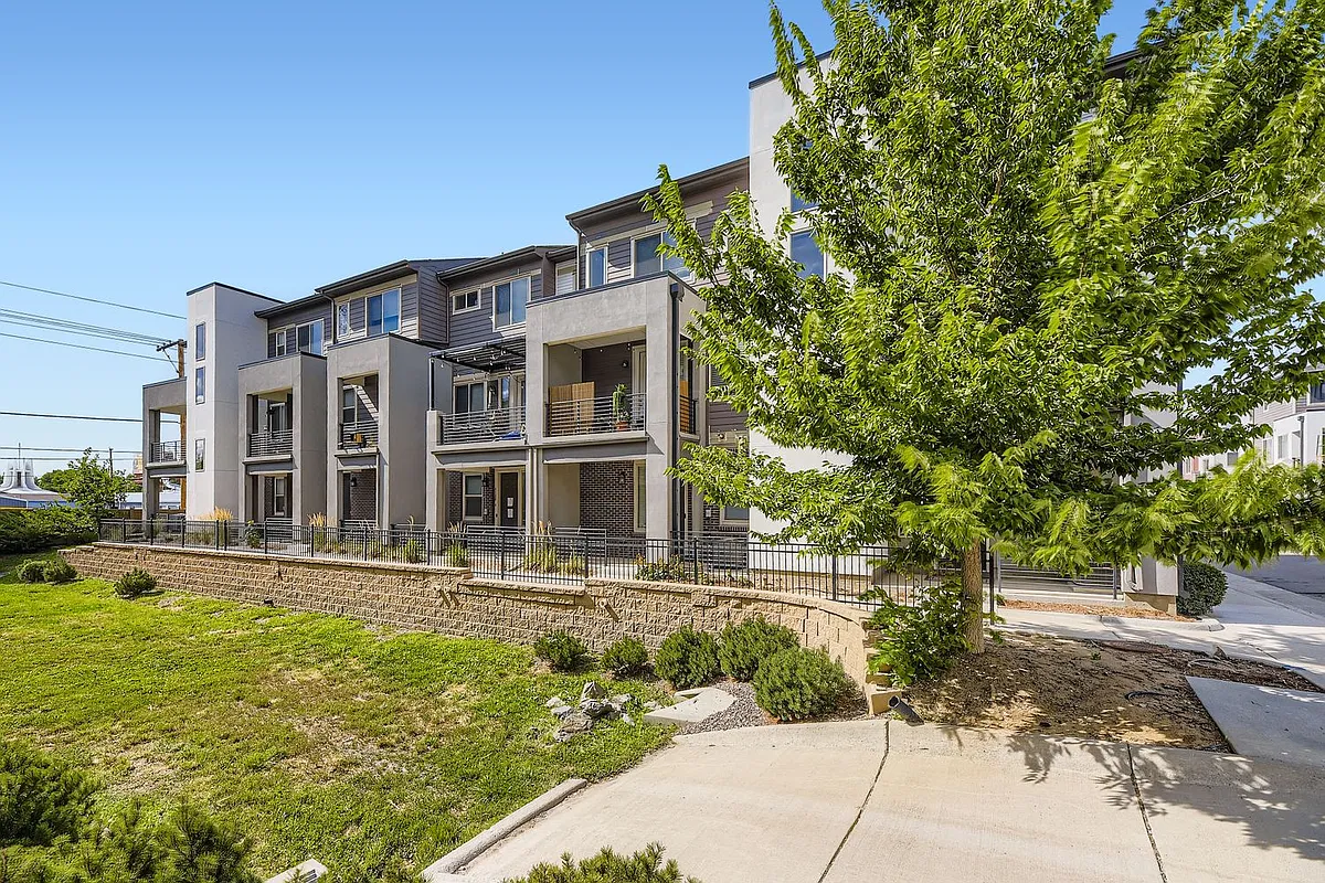 Building Photo - 4180 E Warren Ave #1