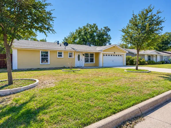 913 Russell Rd, Everman, TX 76140