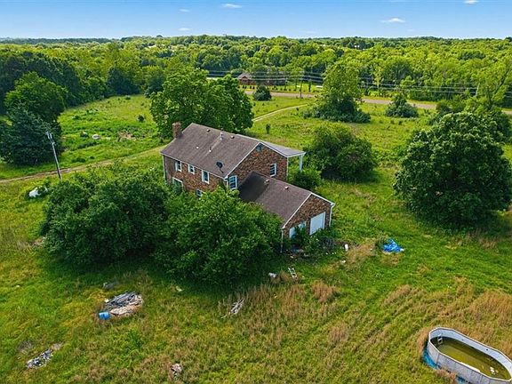 3rd image of 20505 Tonganoxie Dr