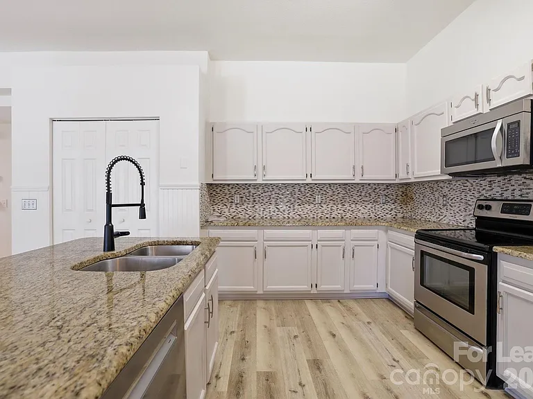 9501 Constitution Hall Dr — Photo 17