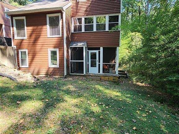 3rd image of 258 Kenilworth Cir