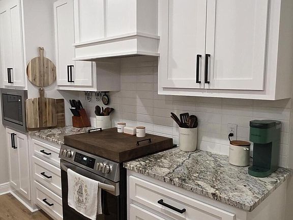 5th image of 10 Cottontail Way E