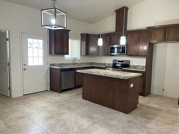 4th image of 13674 E 46th St