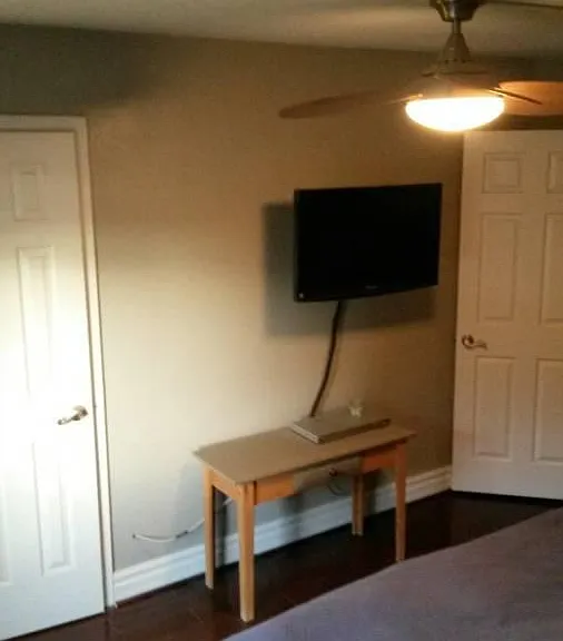 you can see the WALK-IN closet door to the left side of this pic. this pic is in the bedroom.