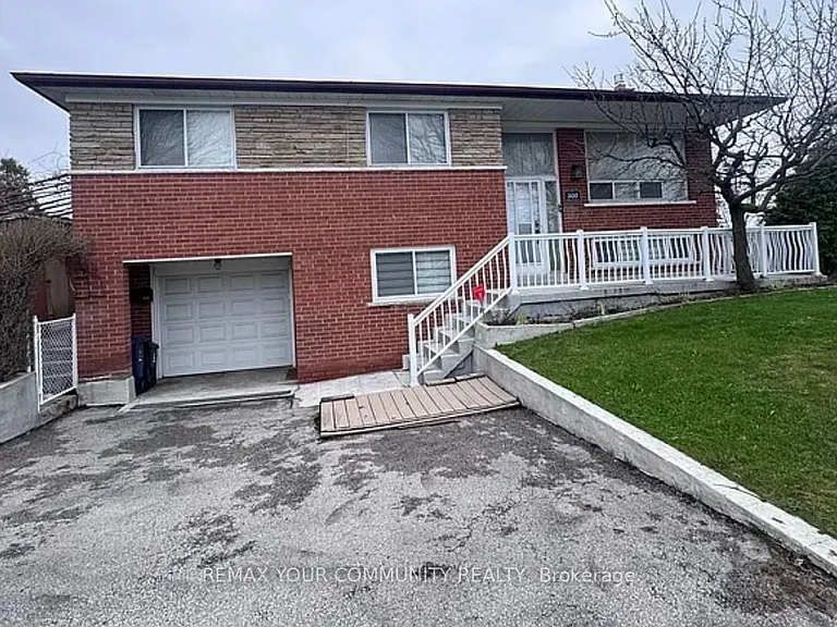 300 Driftwood Ave #UPPER — Photo 1