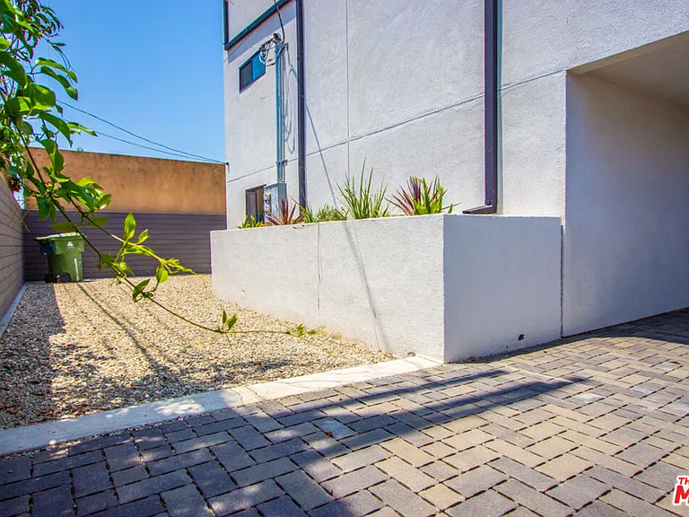 2206 Hauser Blvd #1/2 — Photo 7