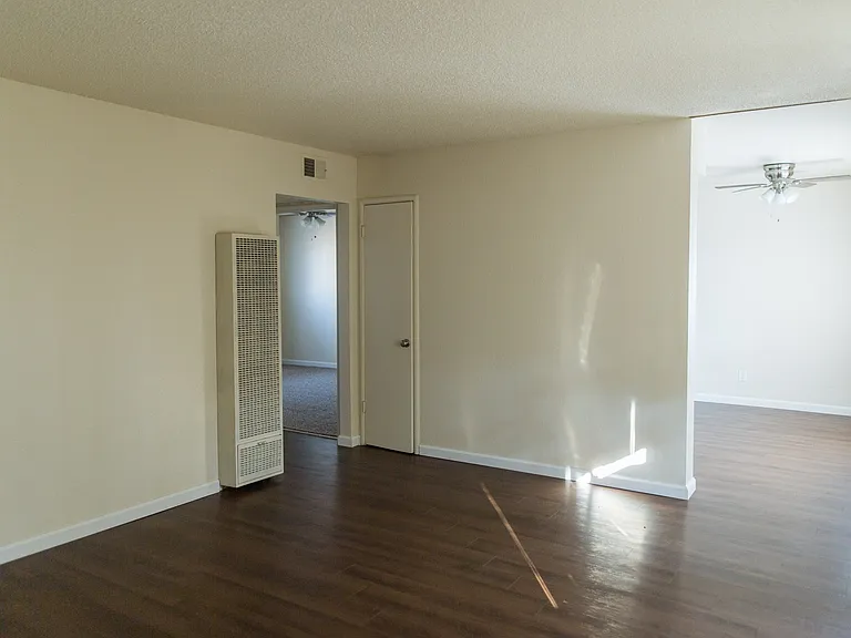 201 E Walnut Ave #10 — Photo 8
