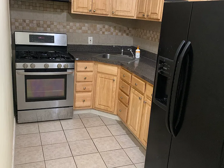 27 Logan Ave — Photo 8