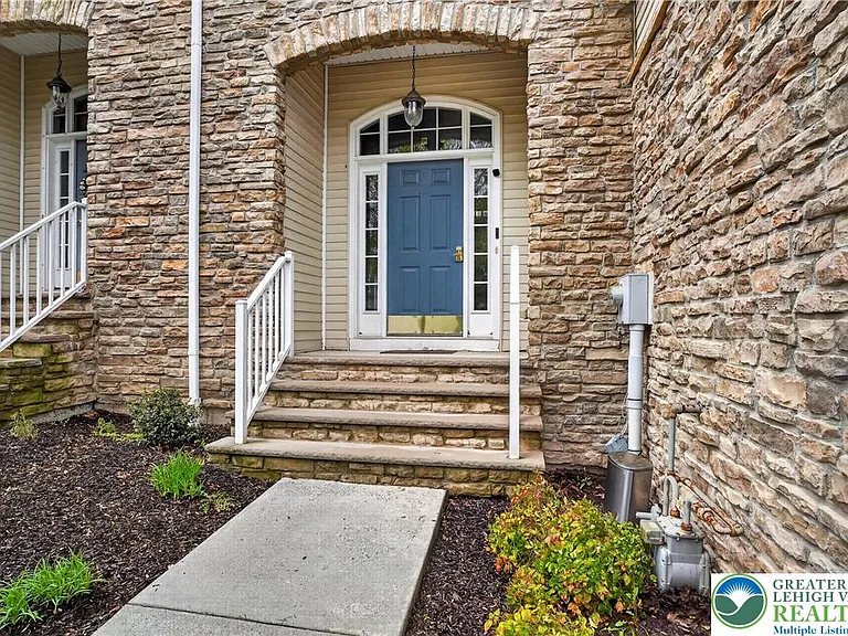 560 Quaker Ridge Ter — Photo 3
