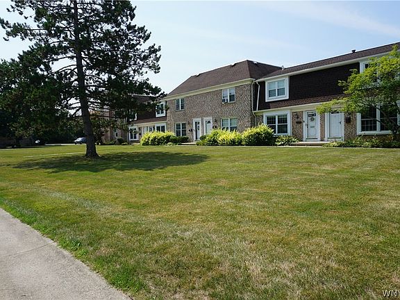 3rd image of 90 Carriage Dr APT 8