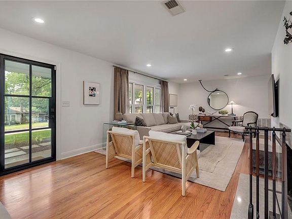 3rd image of 2304 Greenlee Dr