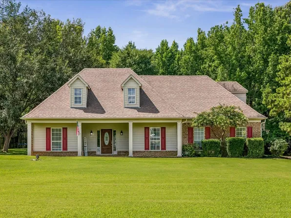305 Caitlin Dr, Oakland, TN 38060