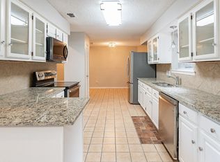 729 Meadowcrest Dr, Azle, TX 76020