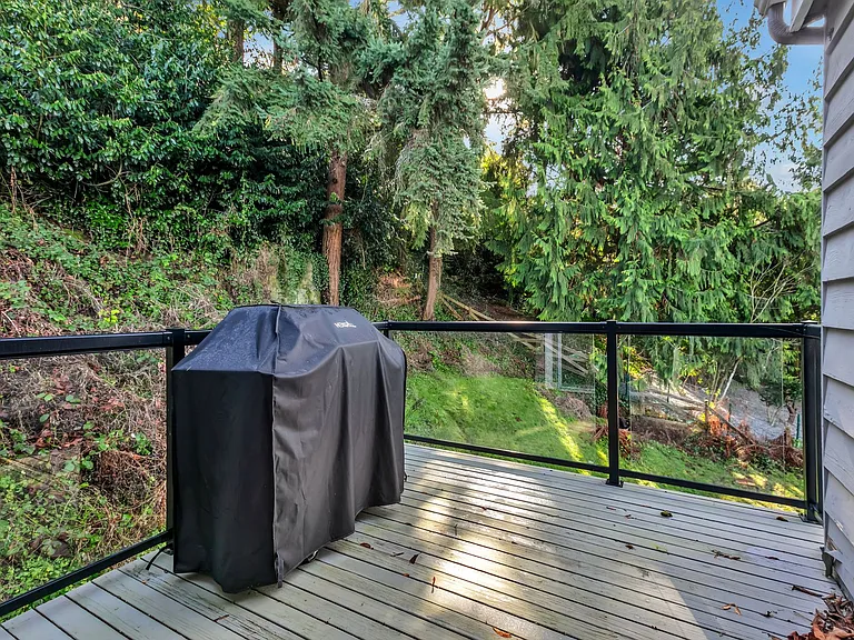 1058 California Ln SW — Photo 26
