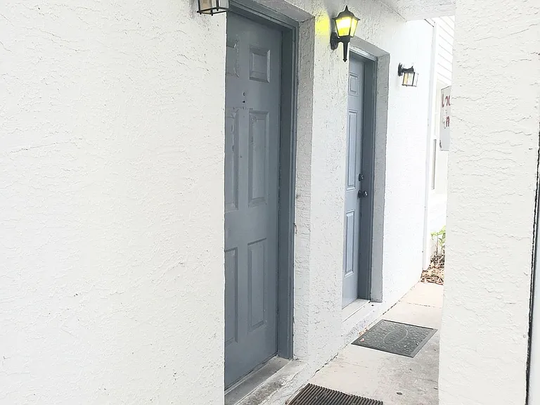 7100 Waterside Dr — Photo 2