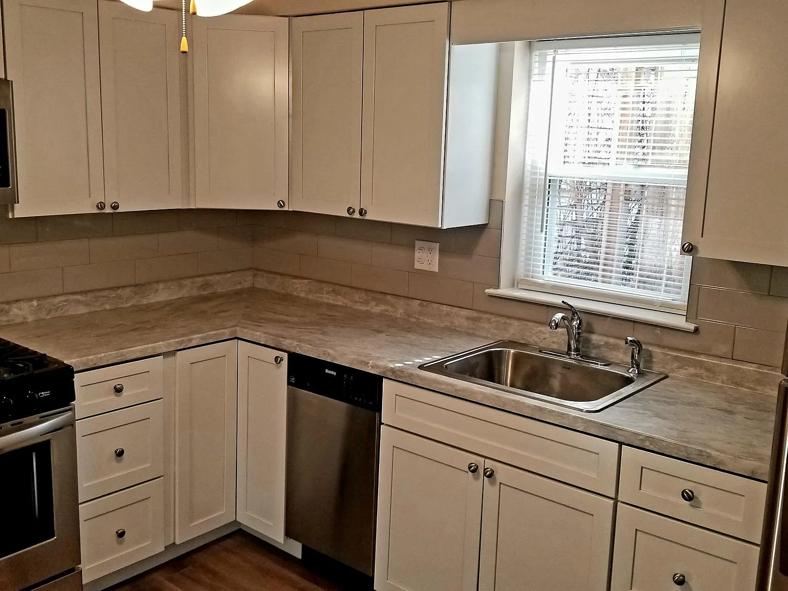 1 bed, 1000 sqft, $1,600 — Photo 2