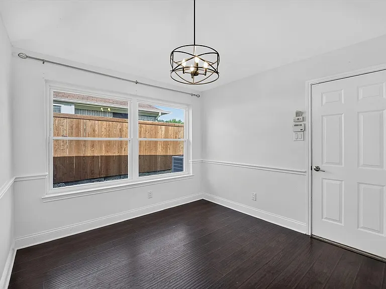 1521 Glenmore Dr — Photo 7