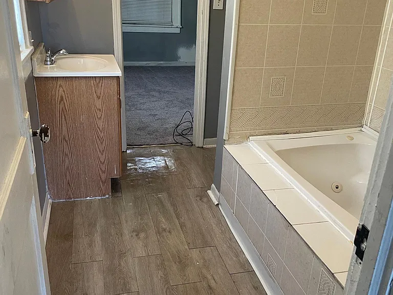 Bathroom Tub Area