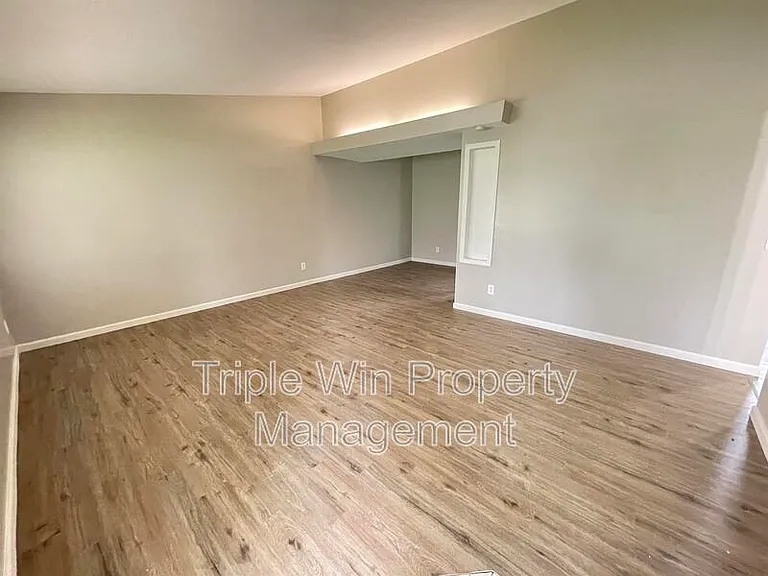 3125 Saint Catherine St — Photo 8