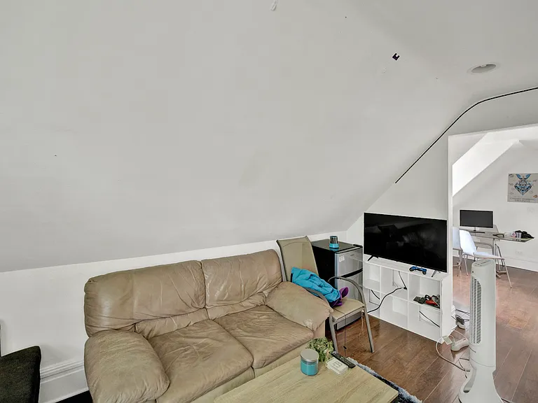 2026 Maple Ave — Photo 4