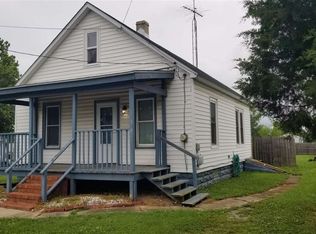 909 W Jackson St, Virden, IL 62690