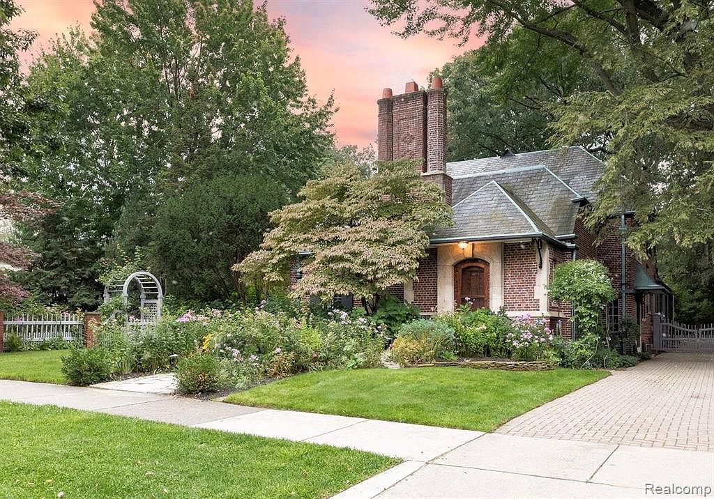 225 Touraine Rd, Grosse Pointe Farms, MI 48236 Zillow