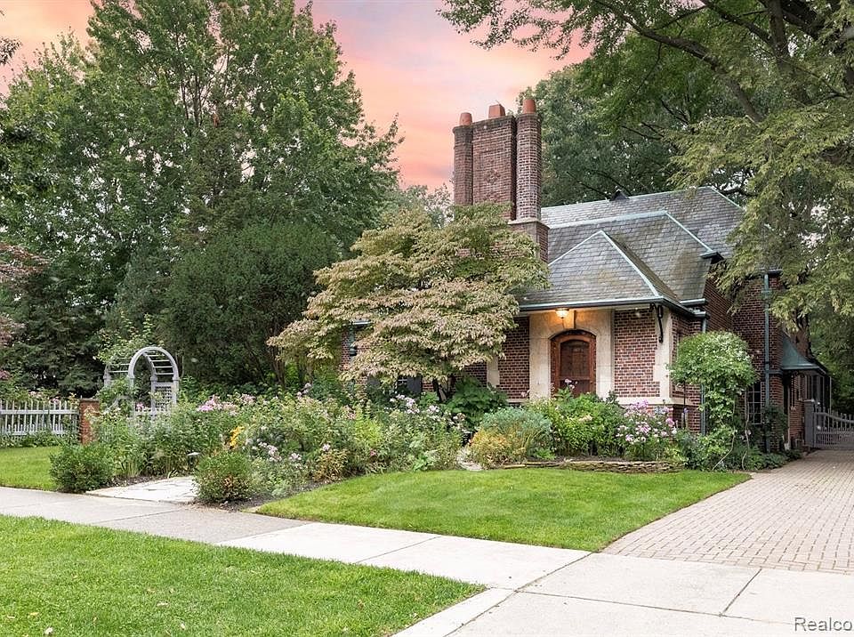 225 Touraine Rd, Grosse Pointe Farms, MI 48236 Zillow