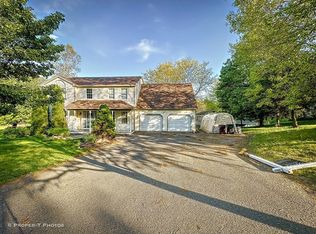 8 Hillcrest Cir, Westfield, MA 01085