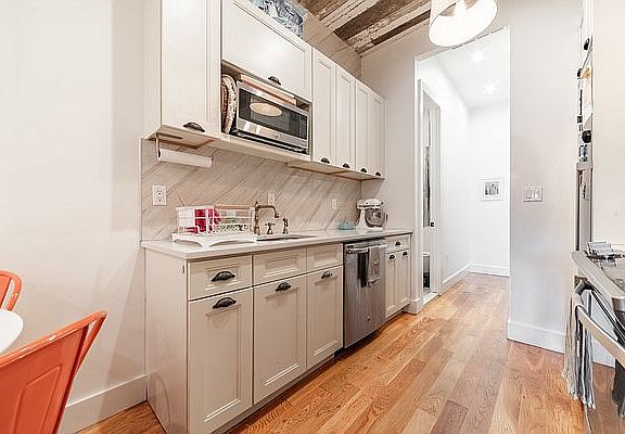 4th image of 1426 De Kalb Ave #3G