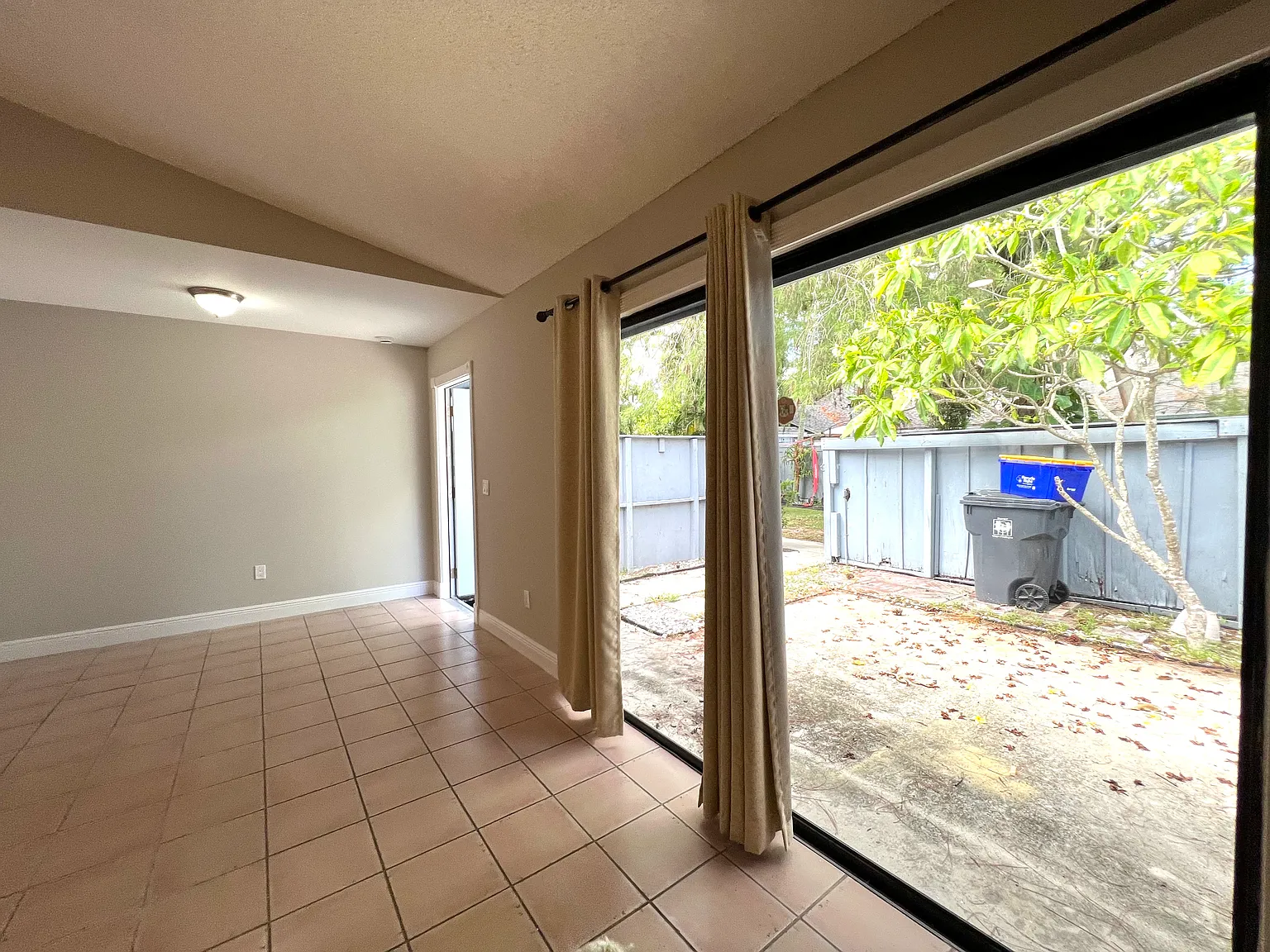 2 bed, 1100 sqft, $2,200 — Photo 3