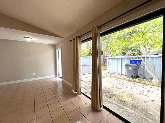3rd image of 1077 Goldenrod Rd #A