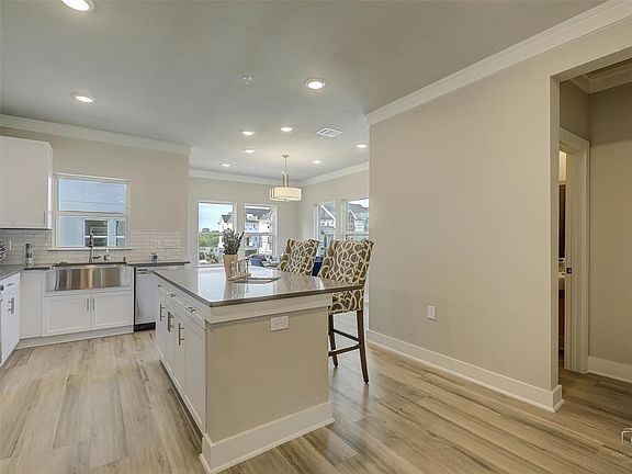 3rd image of 3341 Wynwood Dr