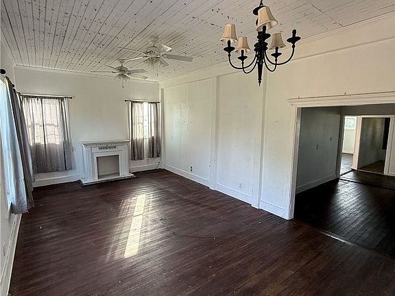 2nd image of 507 E Logan St