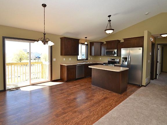 5th image of 366 Karen Ln