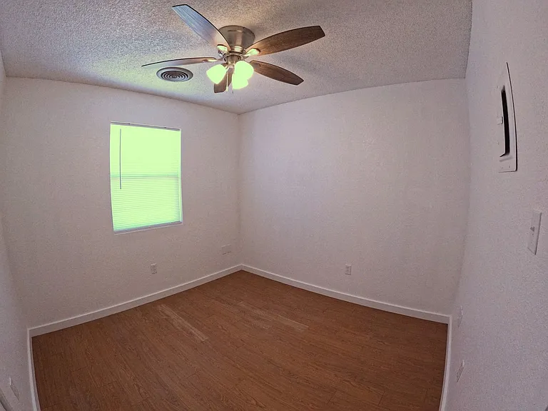 2509-2511 Pecan Dr — Photo 8