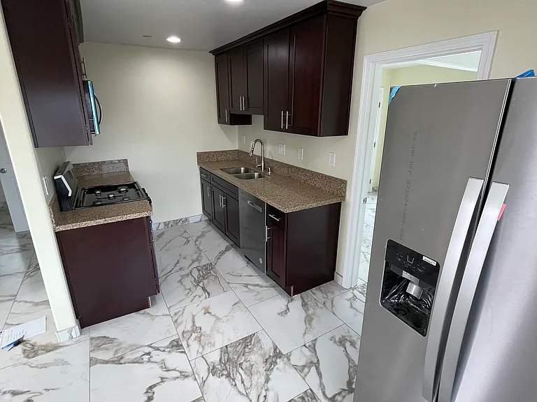 206 Saratoga Ave — Photo 4