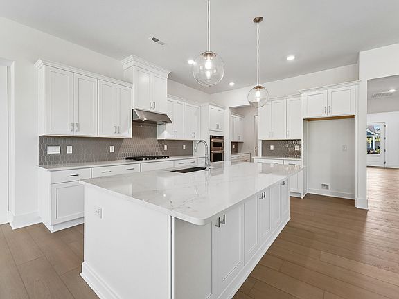 5th image of 208 Dunton St