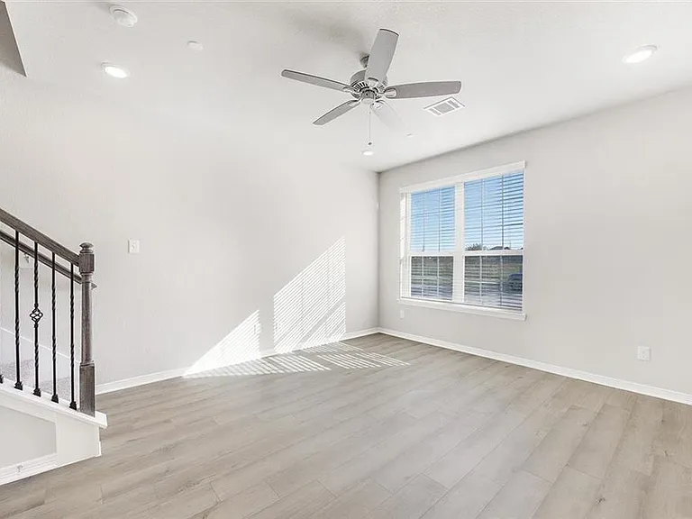 8034 Scanlan Trce — Photo 3