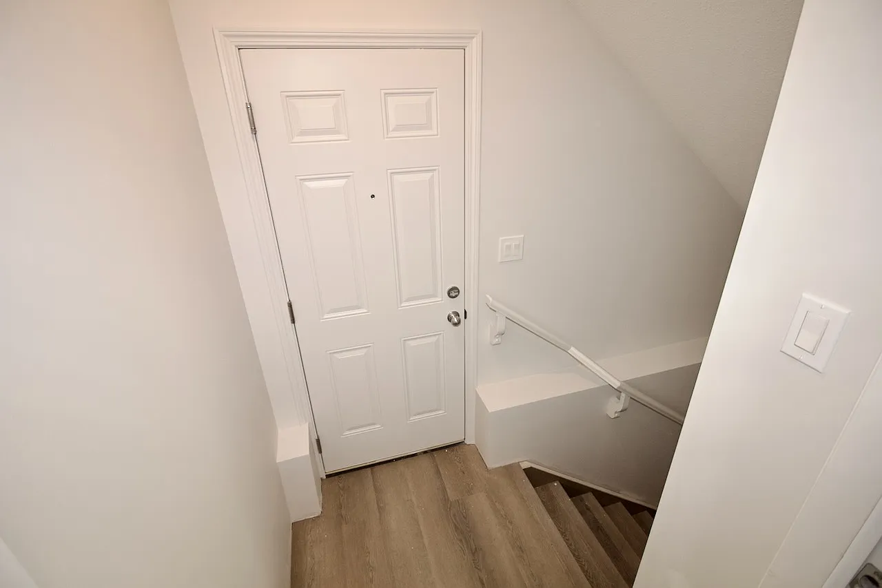 Beaumont 1 Bed 1 Bath Suite For Rent — Photo 3