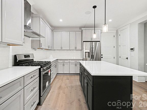 3rd image of 2305 Sanders Ave