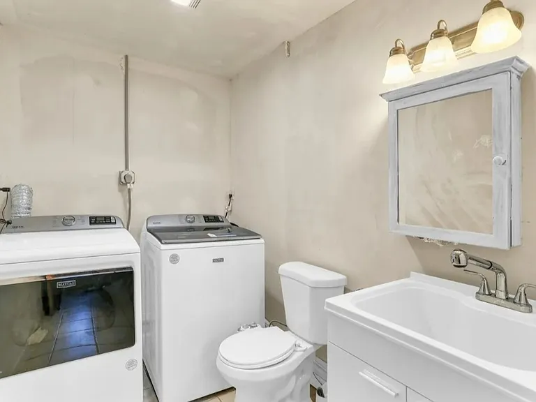 313 W Church St — Photo 2