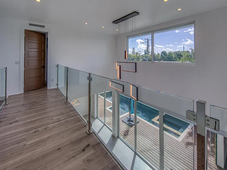714 6th Ave N #1 — Photo 33