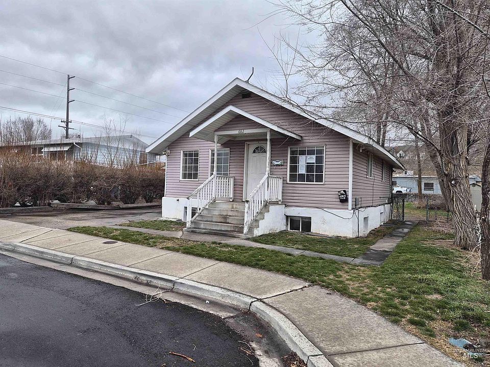 1st image of 682 Randolph Ave