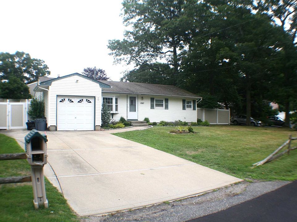 1st image of 2867 Pine Ave