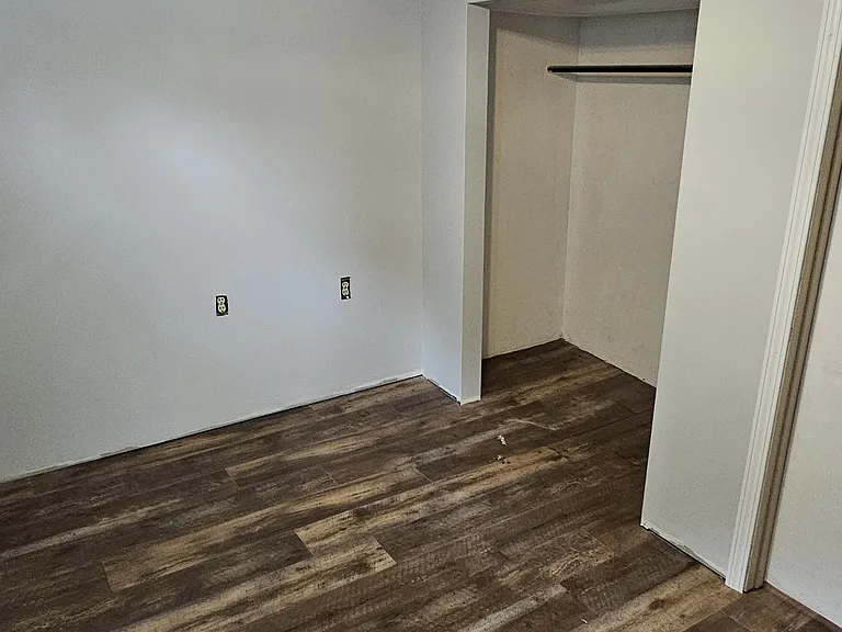 2503 Madison St — Photo 9