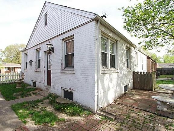 4th image of 2544 Benton St