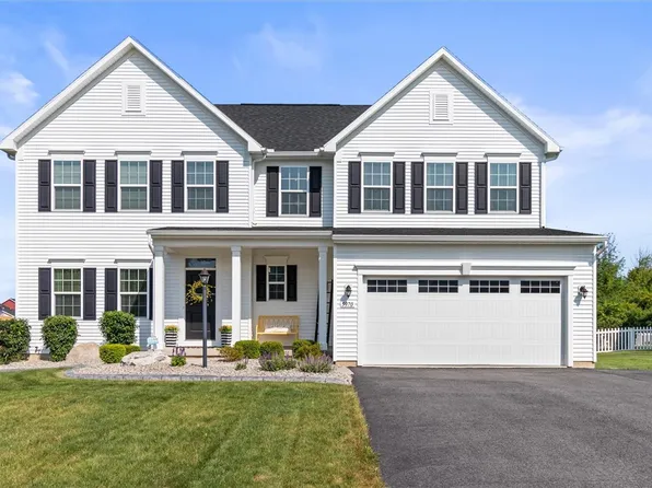 5970 Ivory Dr, Farmington, NY 14425