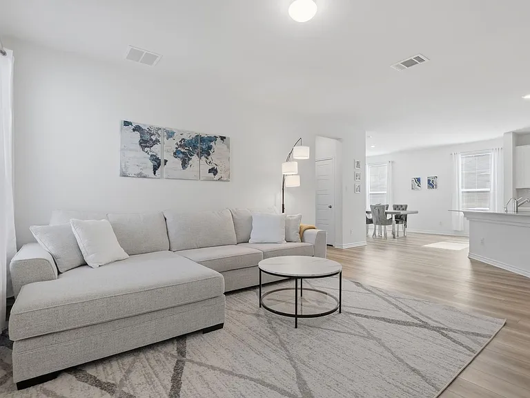 15415 Oceanus Dr — Photo 4
