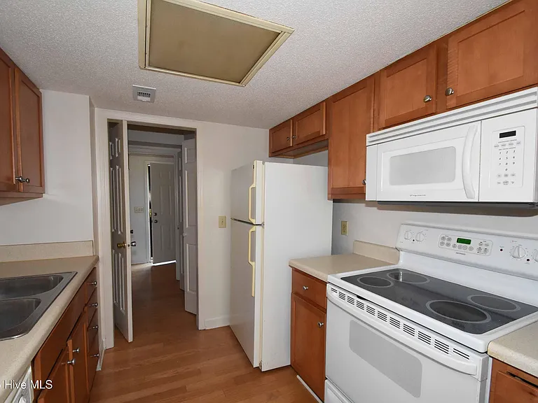 1829 Quail Ridge Rd #K — Photo 5