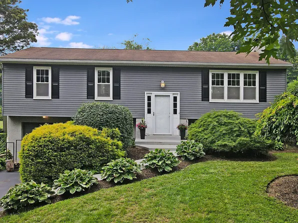 110 Clearview Dr, Downingtown, PA 19335